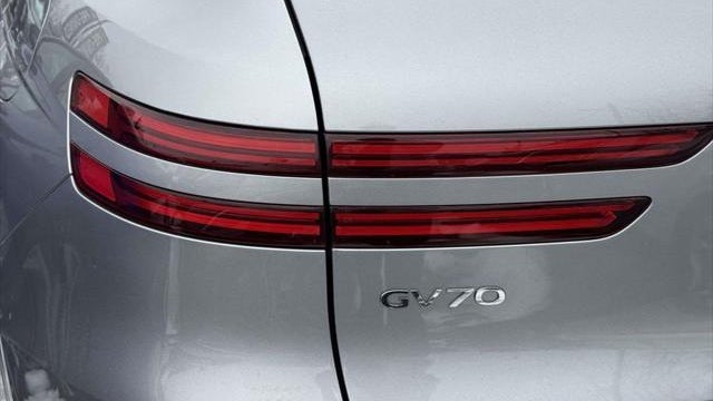 2023 Genesis GV70 2.5T Standard