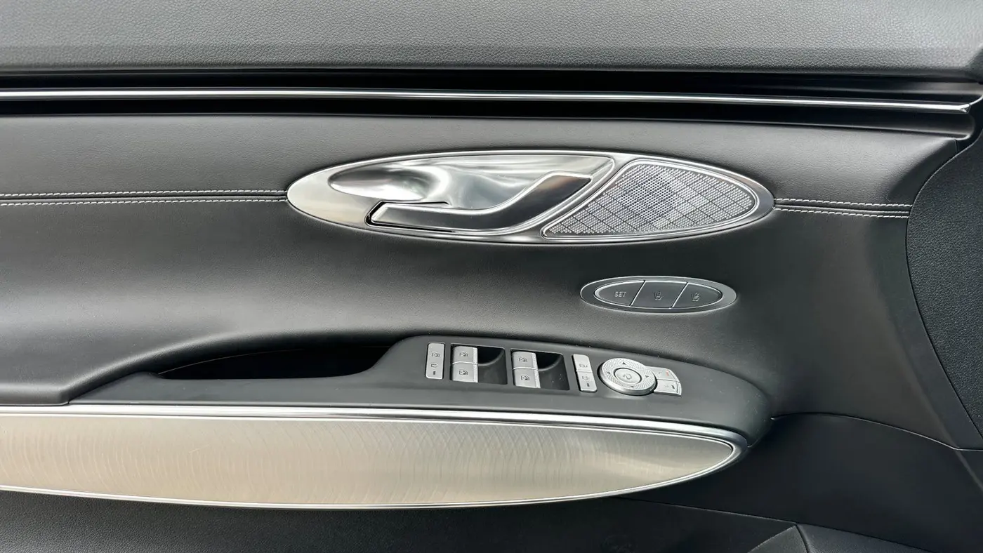2023 Genesis GV70 2.5T Standard