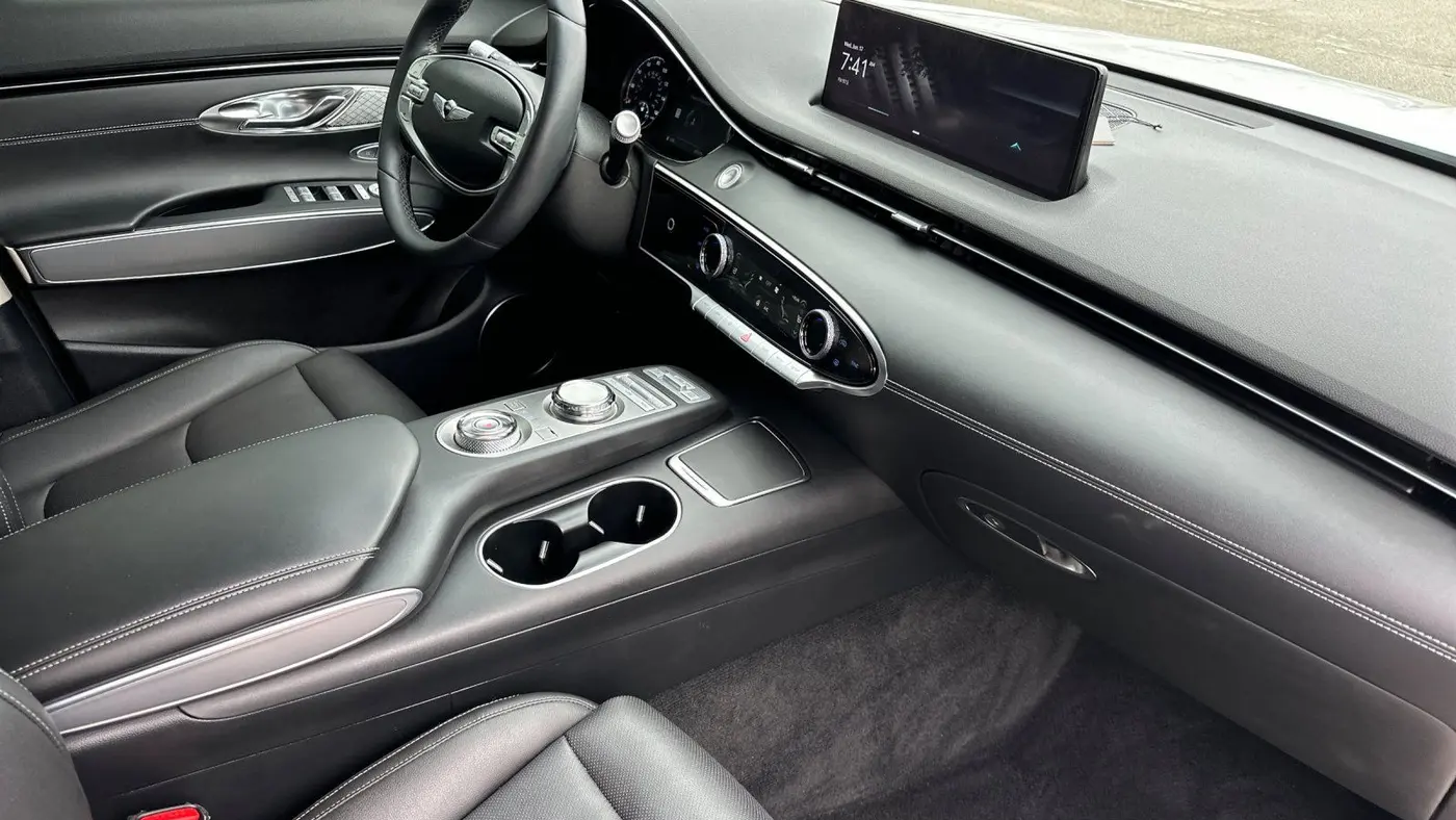 2023 Genesis GV70 2.5T Standard
