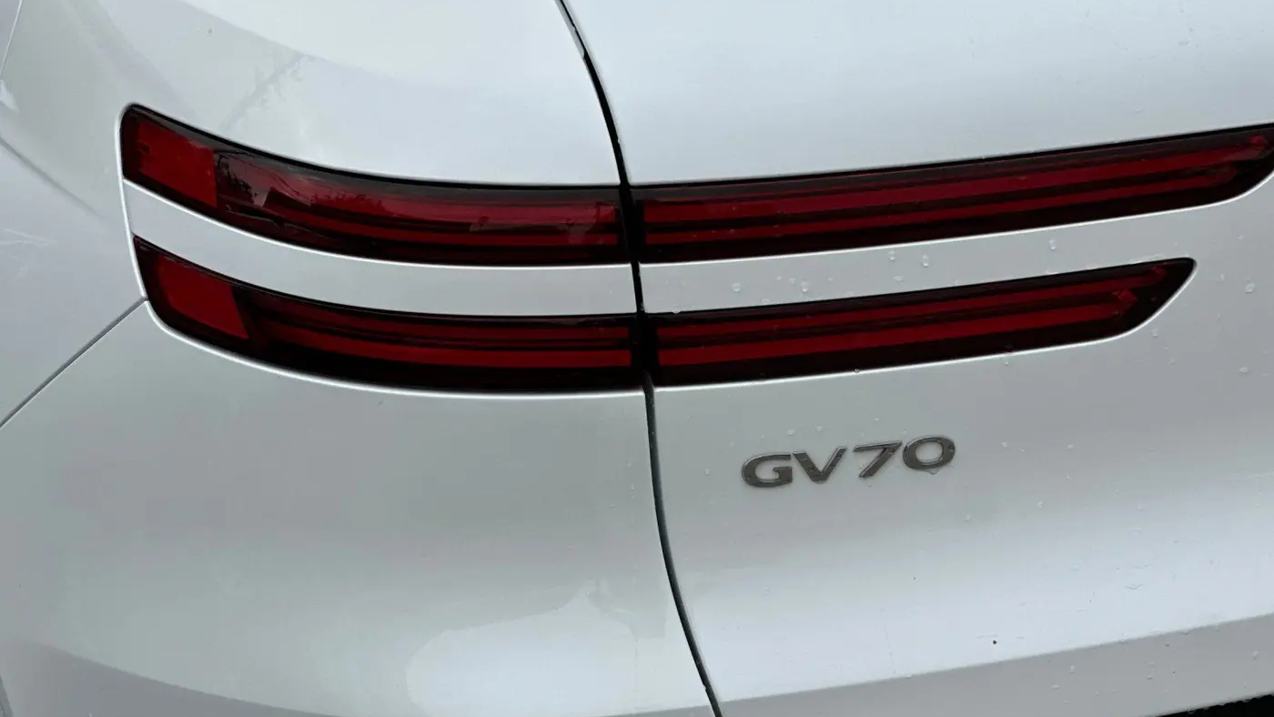2023 Genesis GV70 2.5T Standard