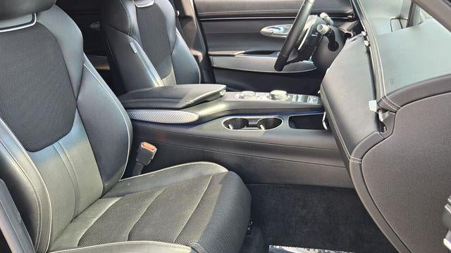 2023 Genesis GV70 2.5T Standard