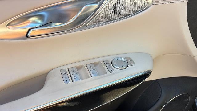 2023 Genesis GV70 2.5T Standard