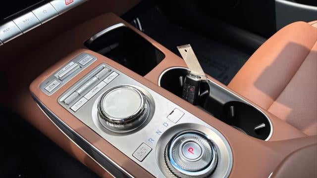 2023 Genesis GV70 2.5T Standard