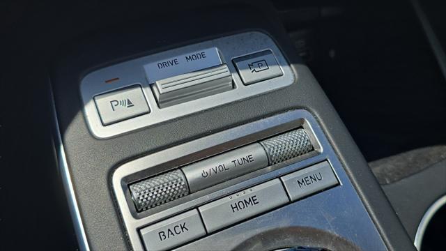2023 Genesis GV70 2.5T Standard