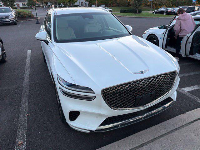 2023 Genesis Gv70 - $37,981