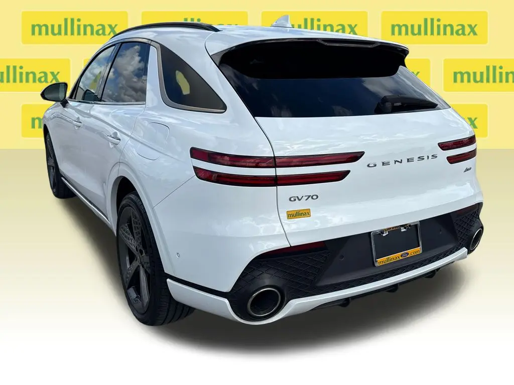 2023 Genesis Gv70 - $36,900