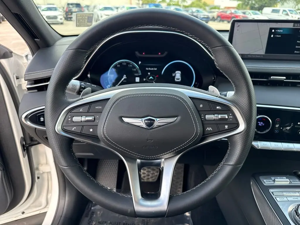 2023 Genesis Gv70 - $36,900