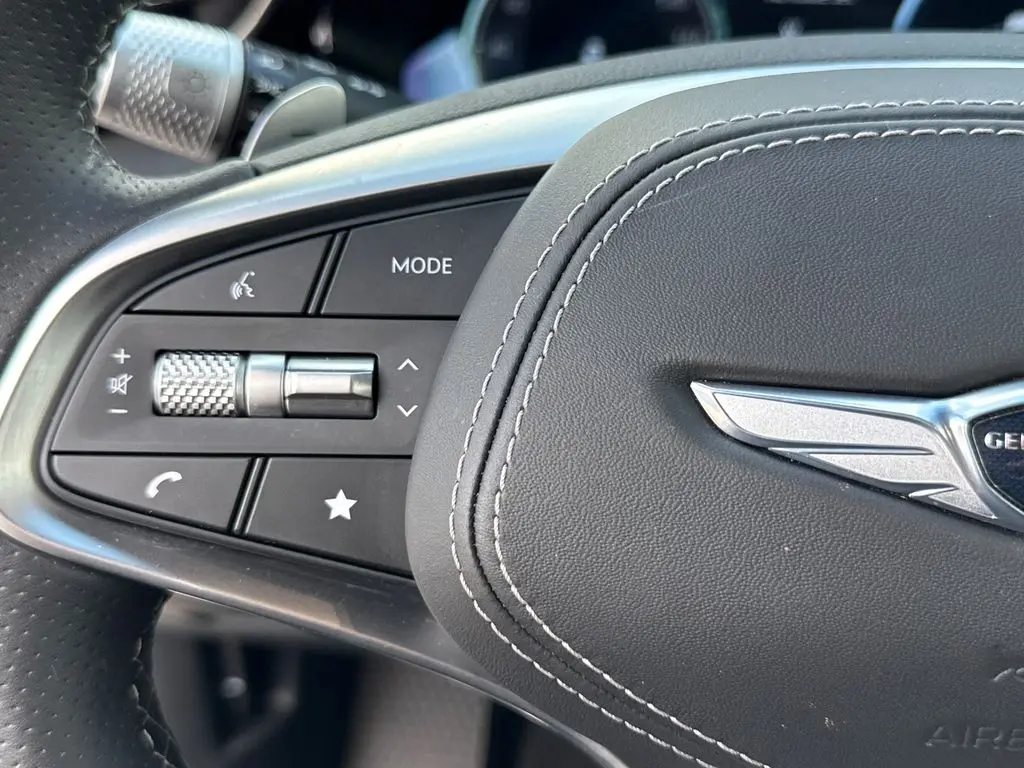 2023 Genesis Gv70 - $36,900