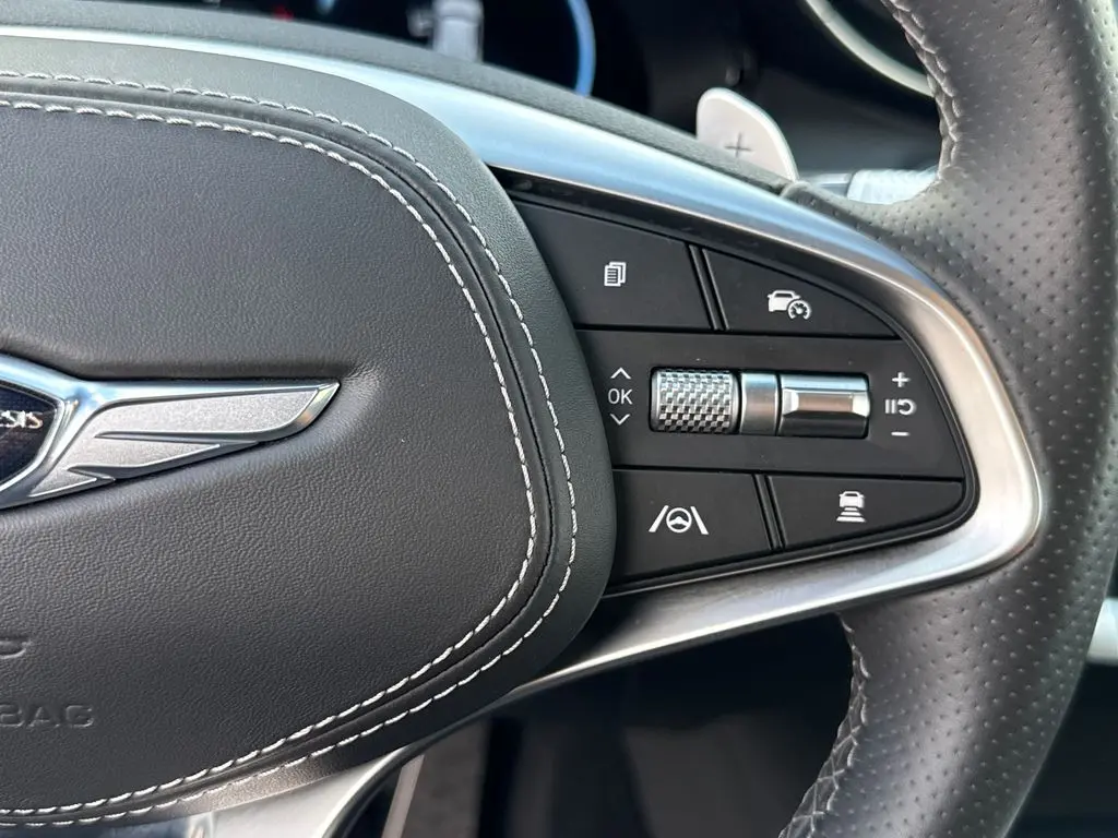 2023 Genesis Gv70 - $36,900