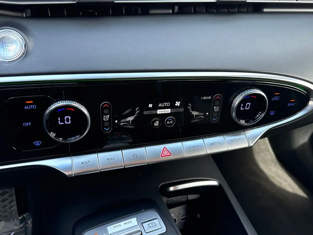 2023 Genesis Gv70 - $36,900