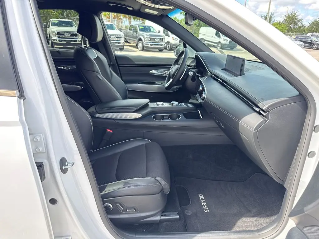 2023 Genesis Gv70 - $36,900