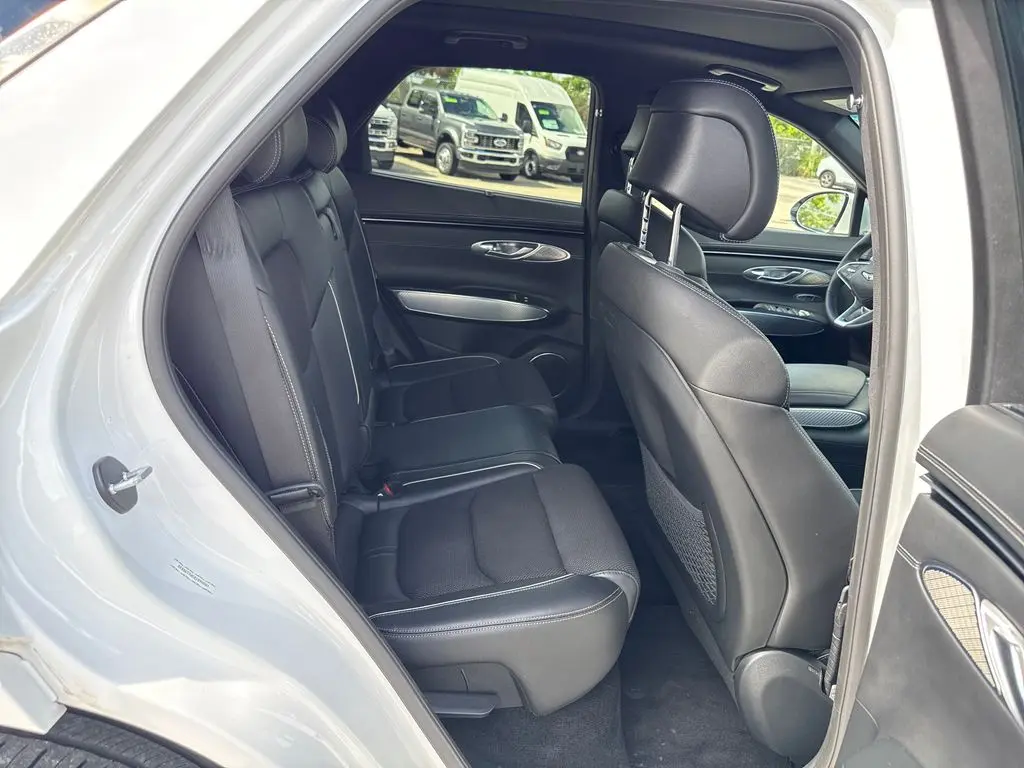 2023 Genesis Gv70 - $36,900