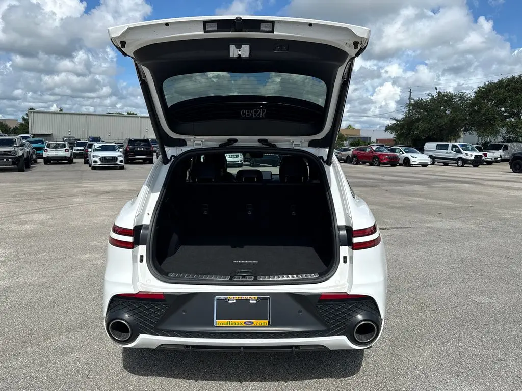 2023 Genesis Gv70 - $36,900