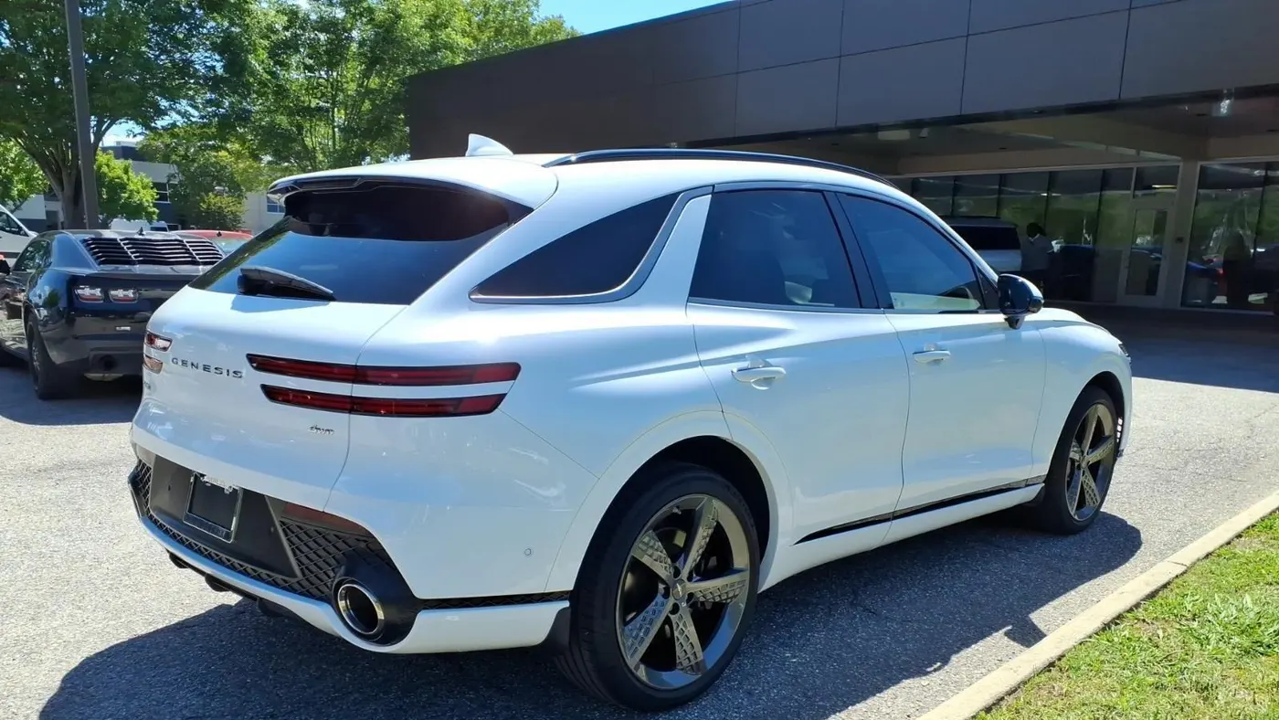 2023 Genesis GV70 2.5T Standard
