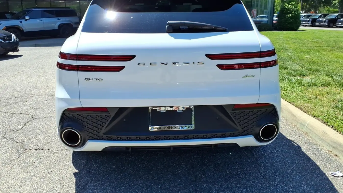 2023 Genesis GV70 2.5T Standard