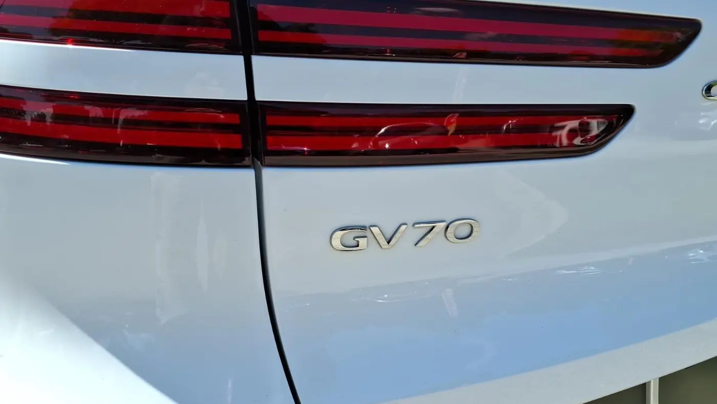 2023 Genesis GV70 2.5T Standard