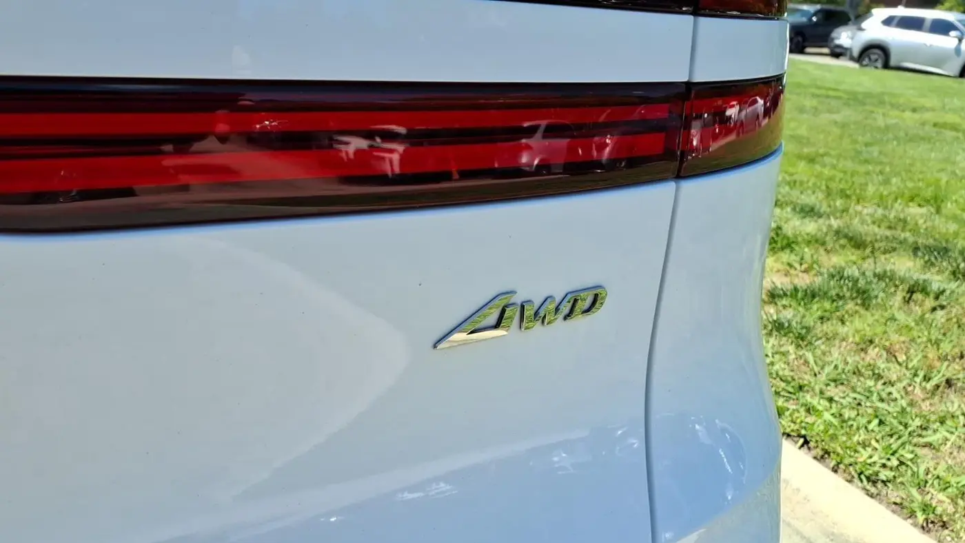 2023 Genesis GV70 2.5T Standard