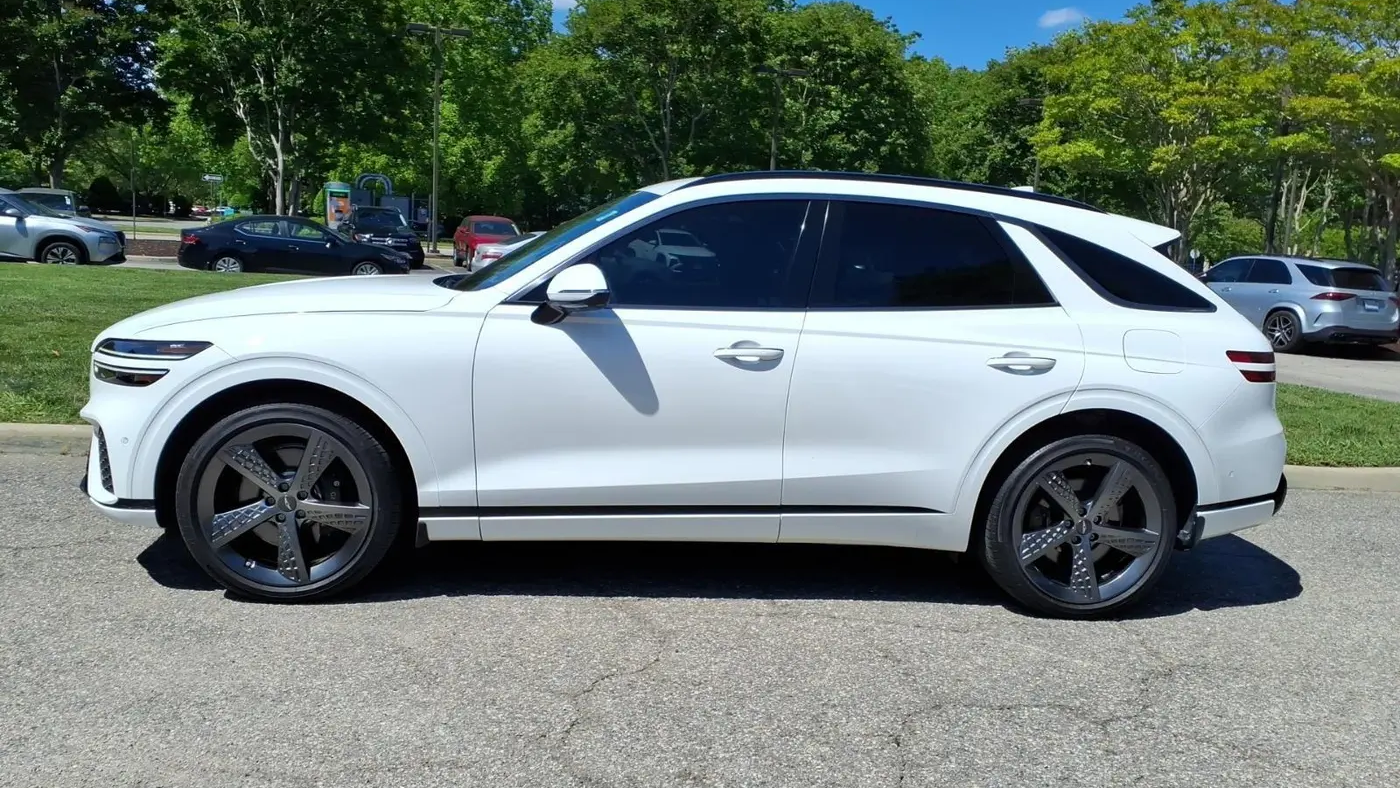 2023 Genesis GV70 2.5T Standard