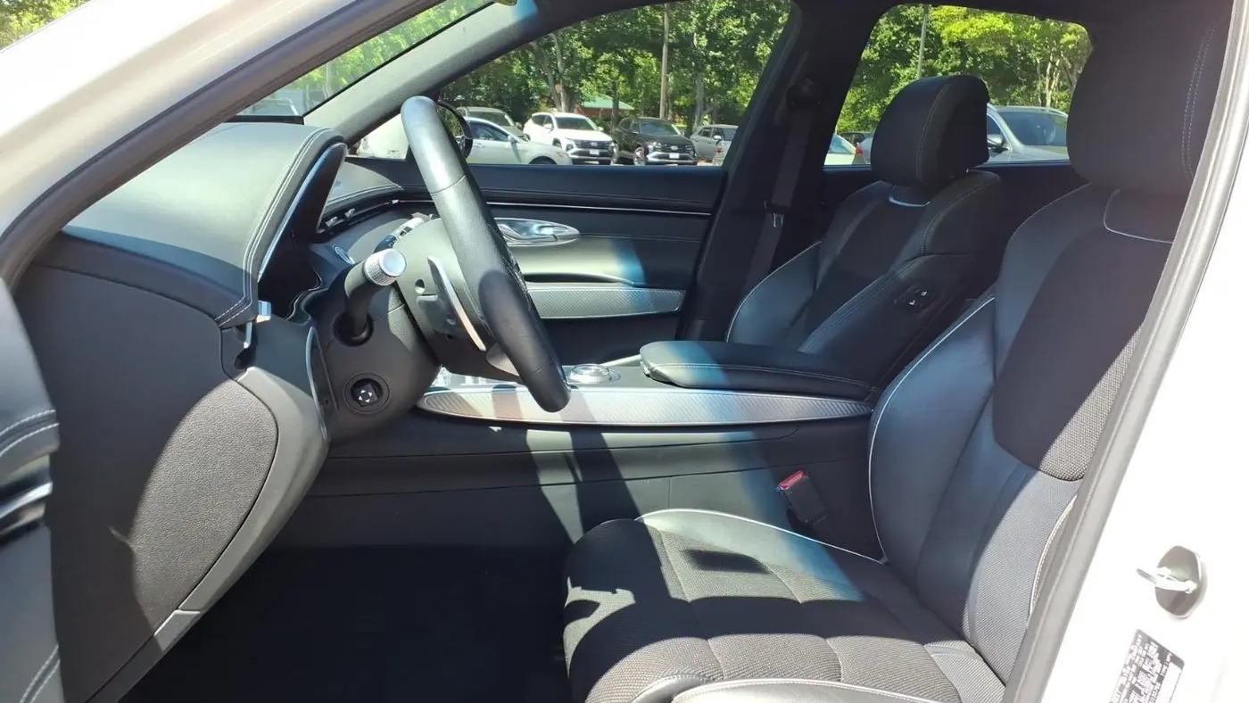 2023 Genesis GV70 2.5T Standard