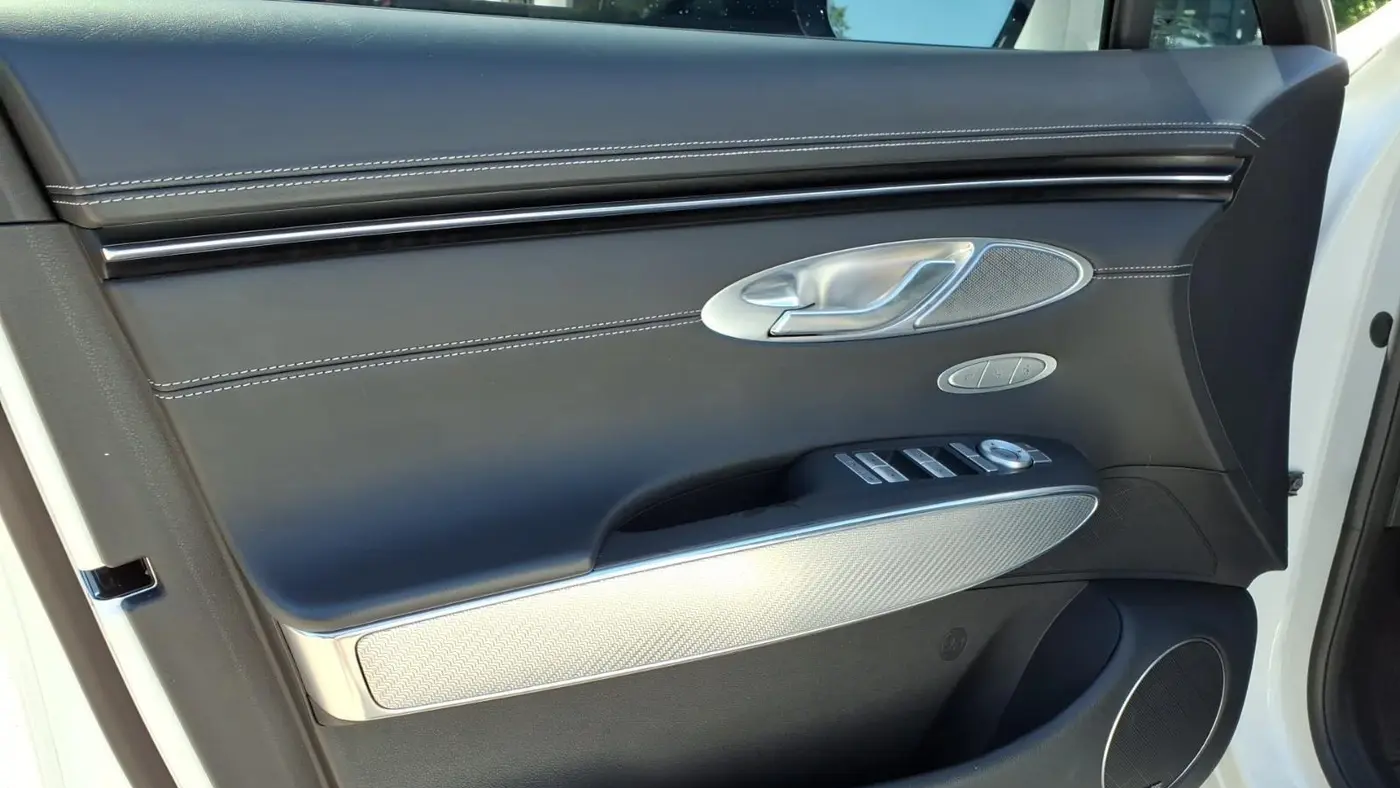 2023 Genesis GV70 2.5T Standard