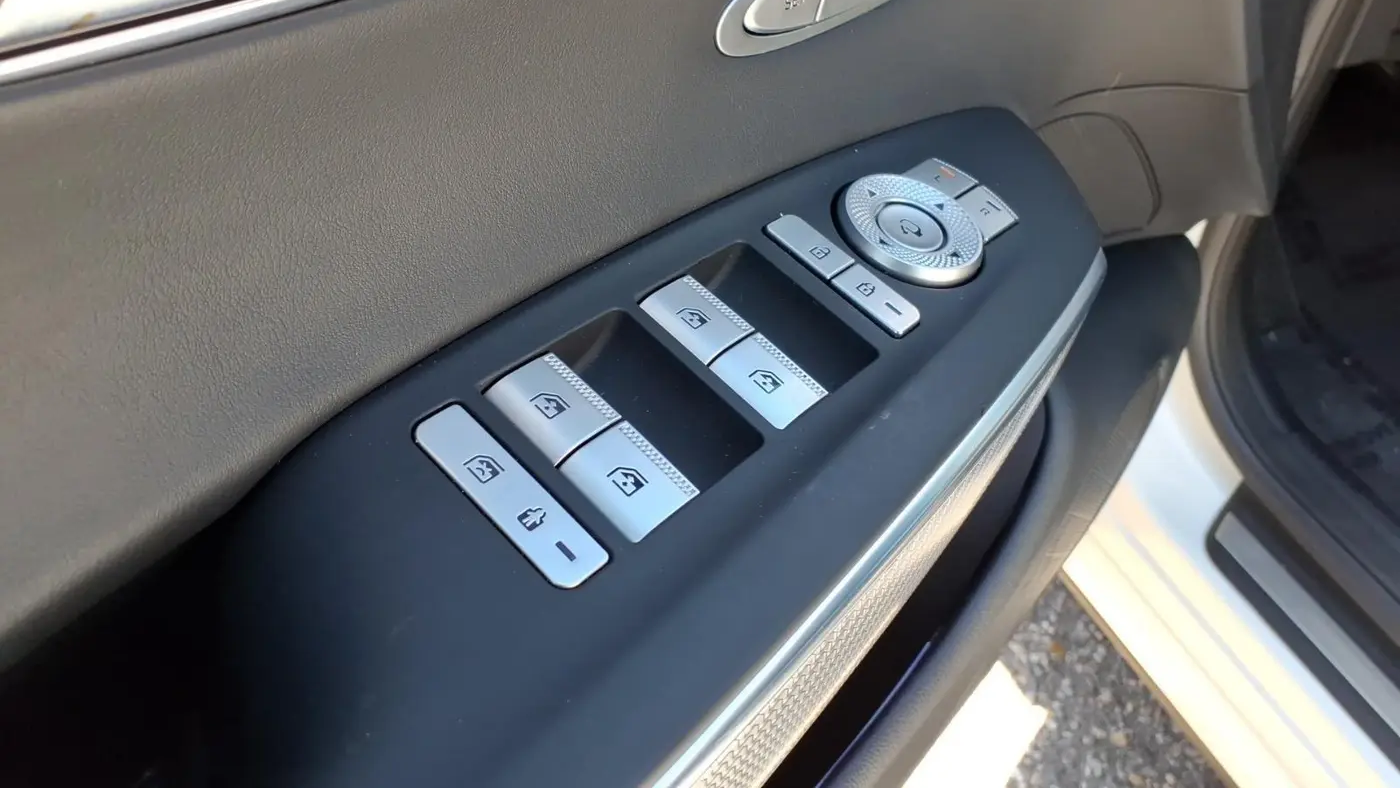2023 Genesis GV70 2.5T Standard
