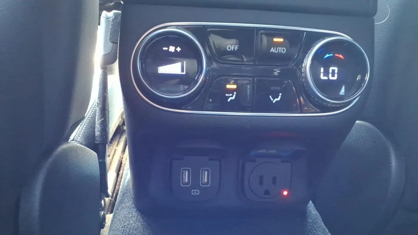 2023 Genesis GV70 2.5T Standard