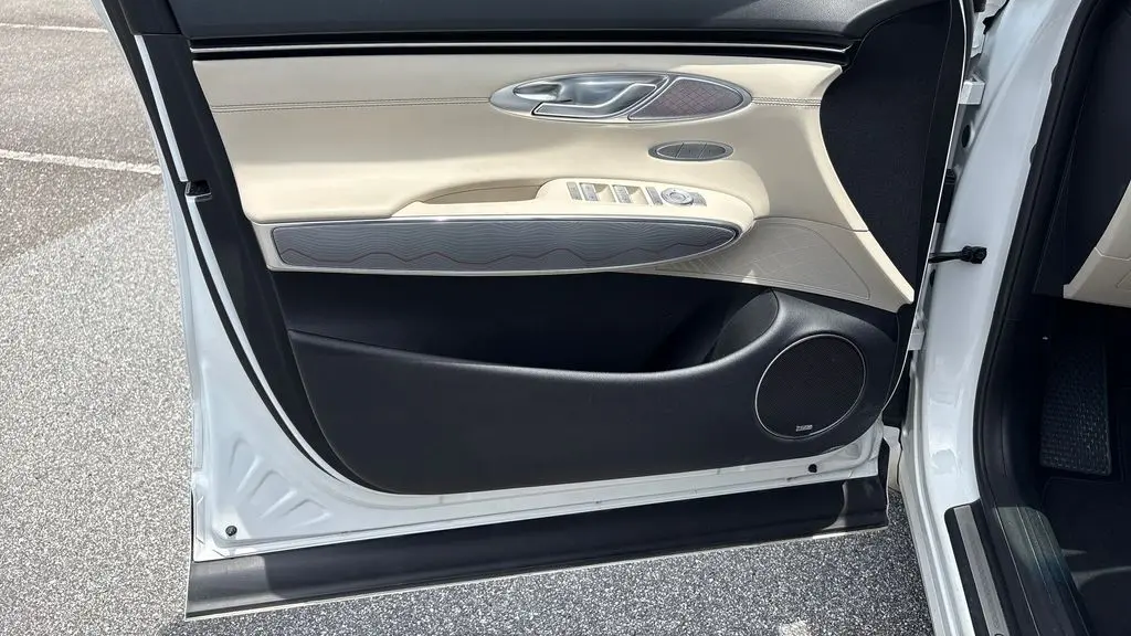 2023 Genesis GV70 2.5T Standard