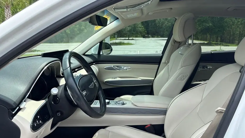2023 Genesis GV70 2.5T Standard