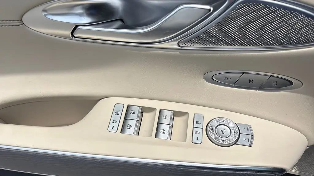 2023 Genesis GV70 2.5T Standard