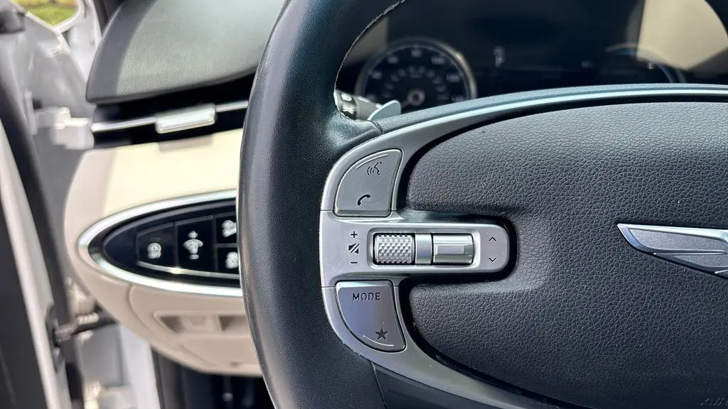2023 Genesis GV70 2.5T Standard