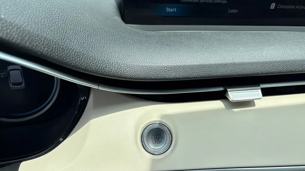 2023 Genesis GV70 2.5T Standard