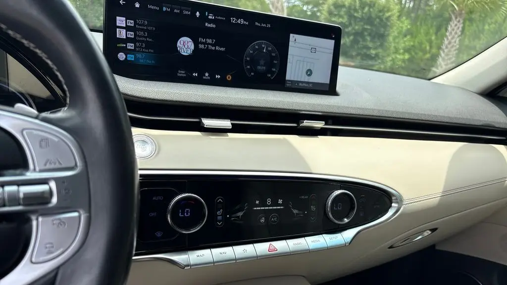 2023 Genesis GV70 2.5T Standard