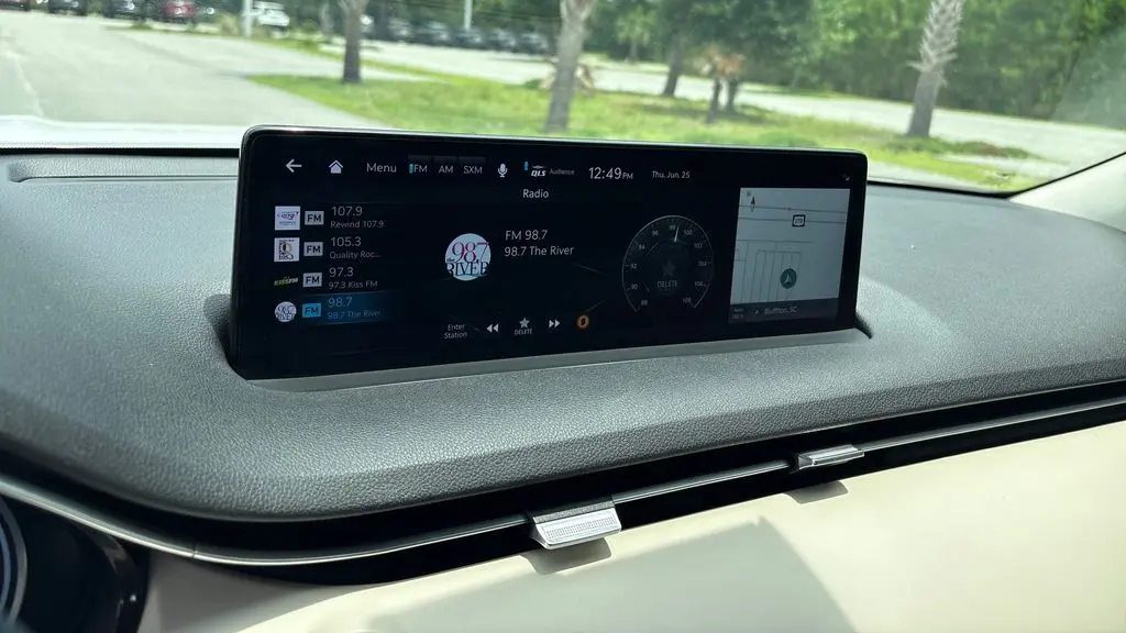 2023 Genesis GV70 2.5T Standard