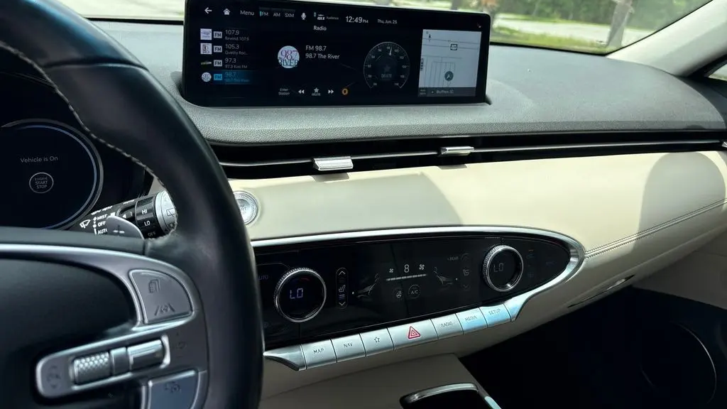 2023 Genesis GV70 2.5T Standard