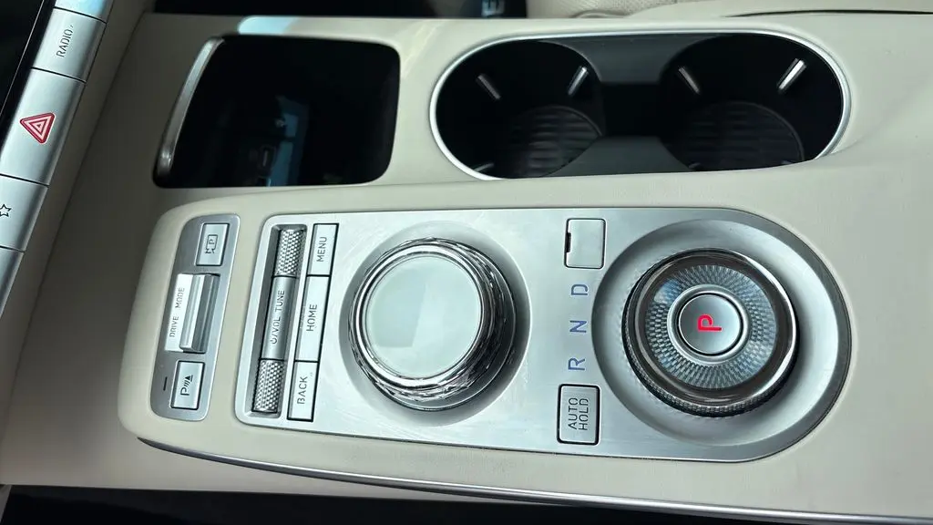 2023 Genesis GV70 2.5T Standard
