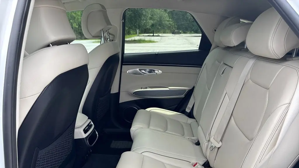 2023 Genesis GV70 2.5T Standard