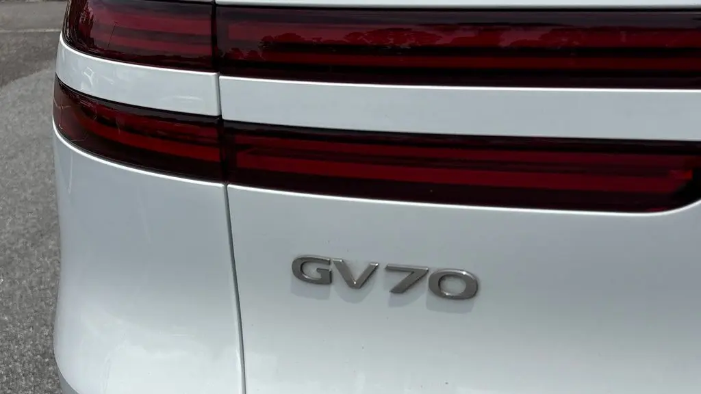 2023 Genesis GV70 2.5T Standard