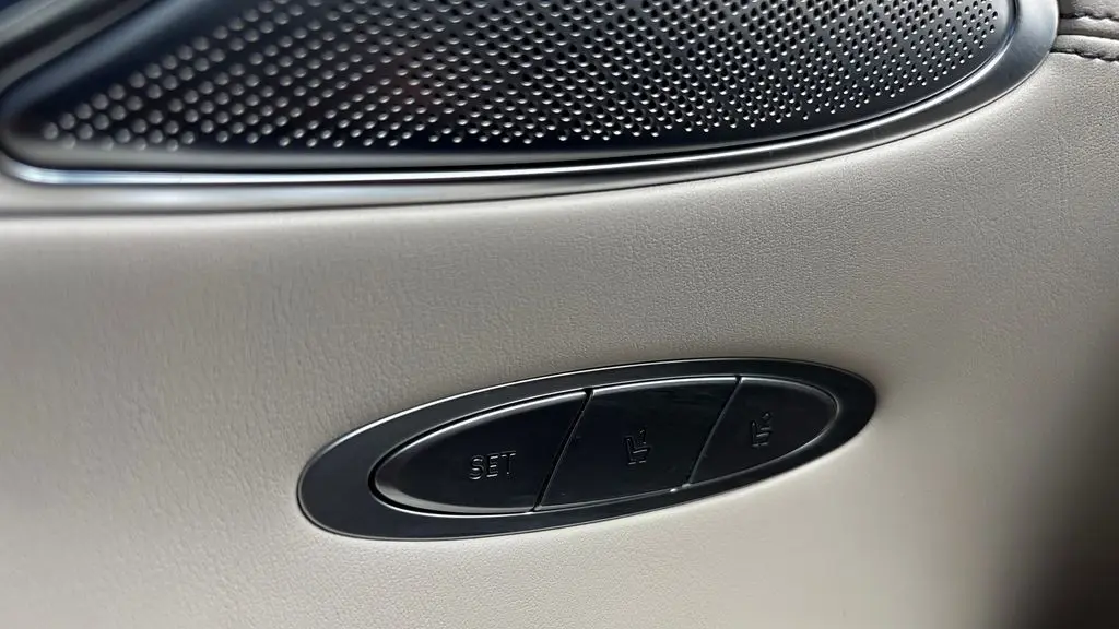 2023 Genesis GV70 2.5T Standard