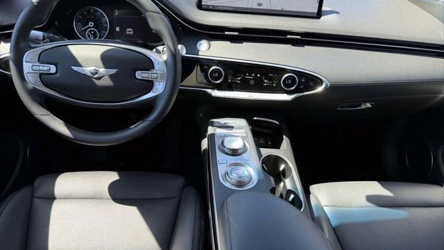 2025 Genesis GV70 2.5T Standard