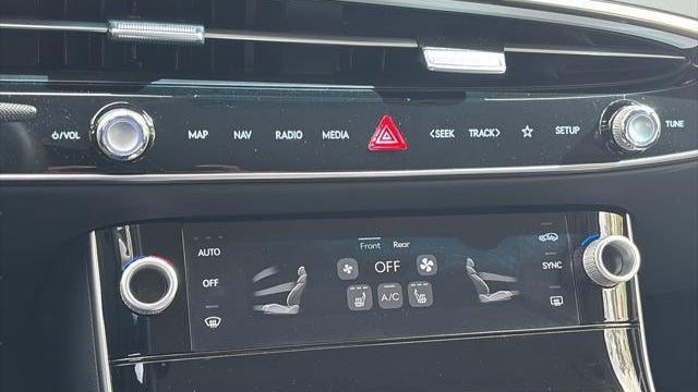 2026 Genesis GV70 2.5T Standard