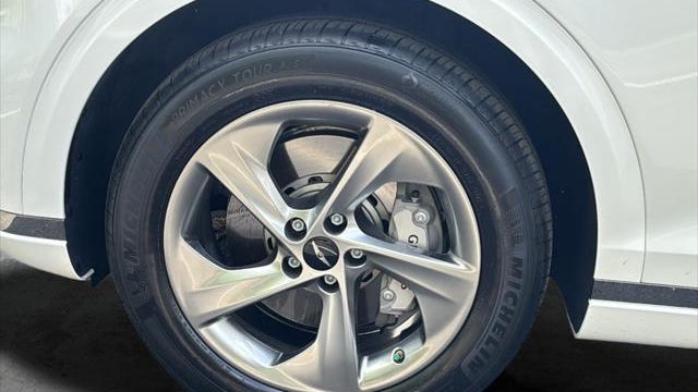 2026 Genesis GV70 2.5T Standard