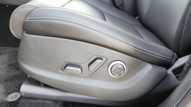 2026 Genesis GV70 2.5T Standard