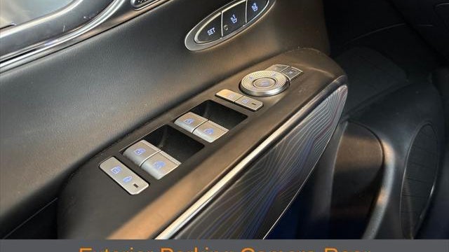2022 Genesis GV70 2.5T Standard