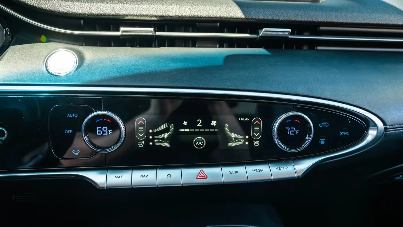 2022 Genesis GV70 2.5T Standard