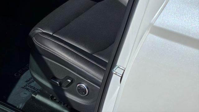 2025 Genesis GV70 2.5T Standard