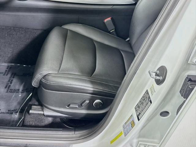 2022 Genesis Gv70 - $29,996