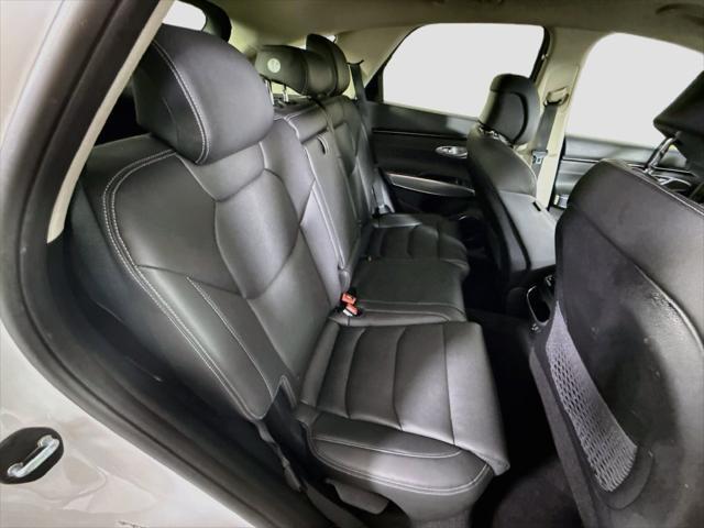 2022 Genesis Gv70 - $29,996