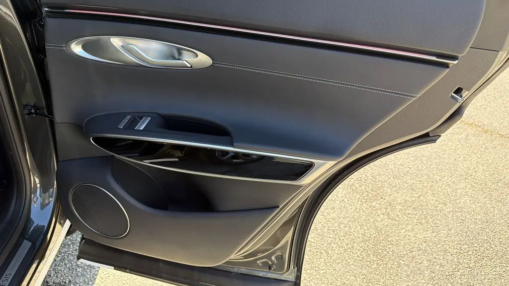 2026 Genesis GV70 2.5T Standard