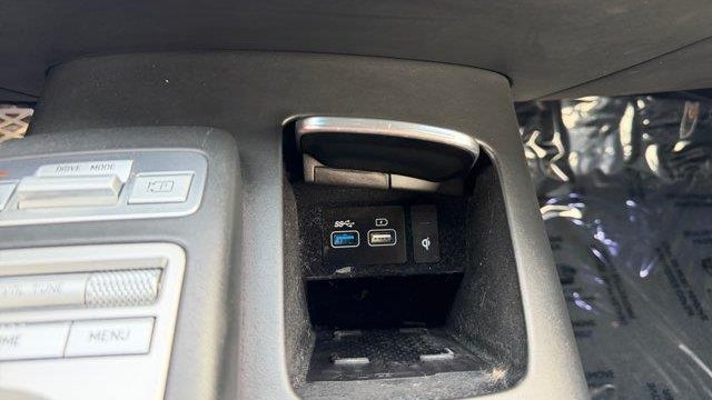 2023 Genesis GV70 2.5T Standard