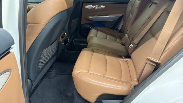 2023 Genesis GV70 2.5T Standard